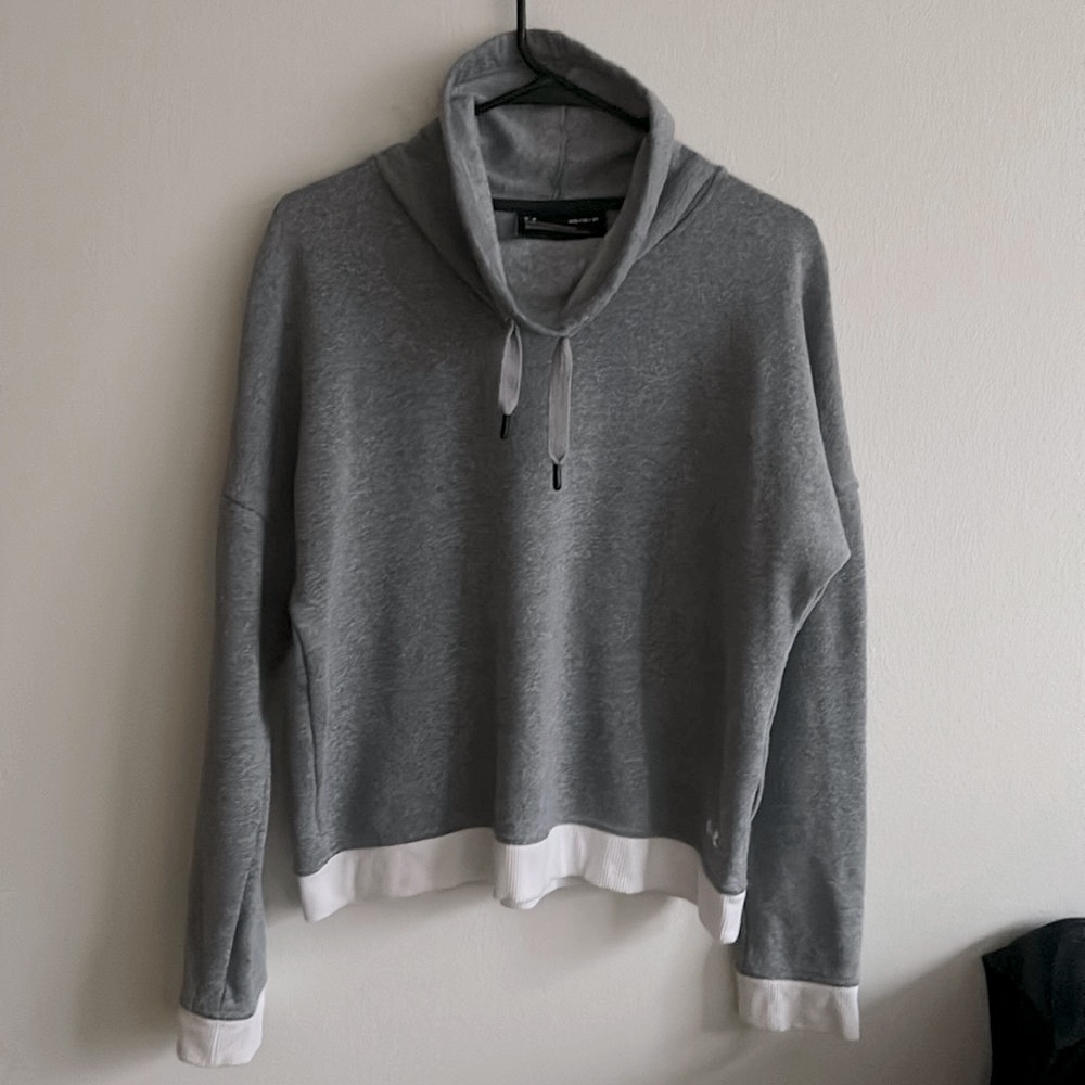 Excellent Condition Under Armour Women's Gray Cotton/Poly Cowl Neck Sweatshirt.M